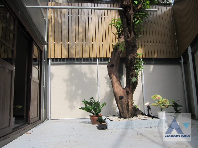 24  6 br Townhouse for rent and sale in Sukhumvit ,Bangkok BTS Ekkamai AA16079