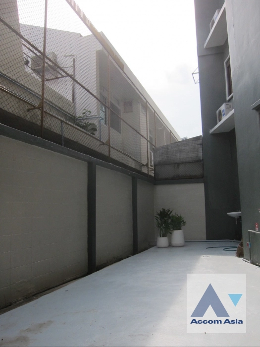 25  6 br Townhouse for rent and sale in Sukhumvit ,Bangkok BTS Ekkamai AA16079