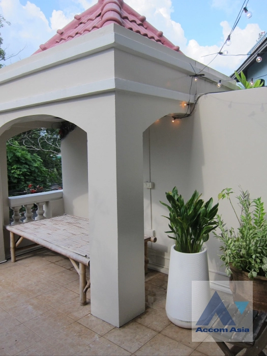 26  6 br Townhouse for rent and sale in Sukhumvit ,Bangkok BTS Ekkamai AA16079