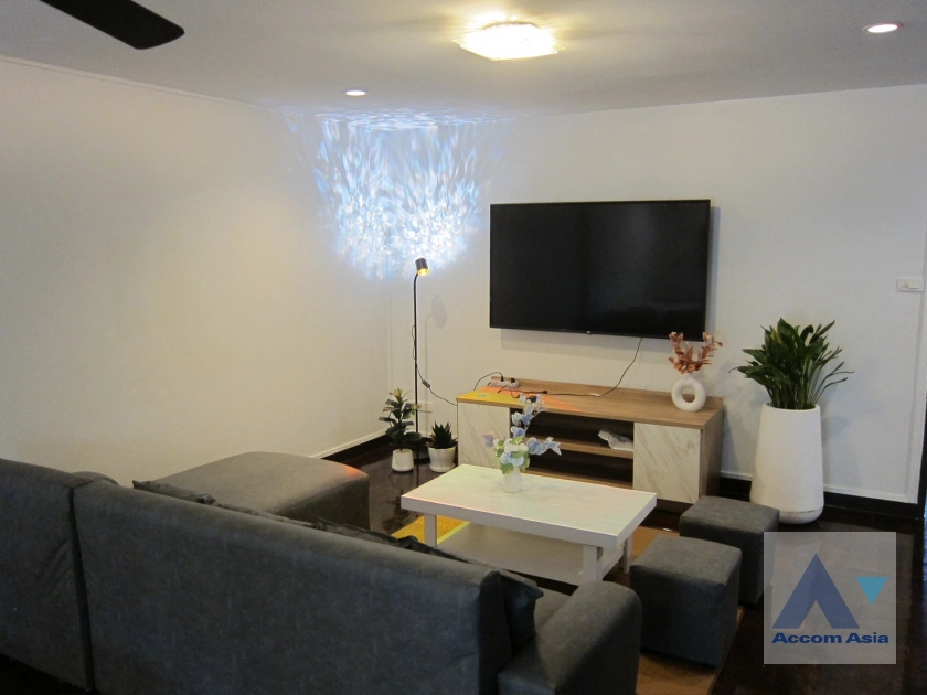 unitHome Office, Pet friendly | Spacious 4-storey townhouse in Sukhumvit (AA16079)