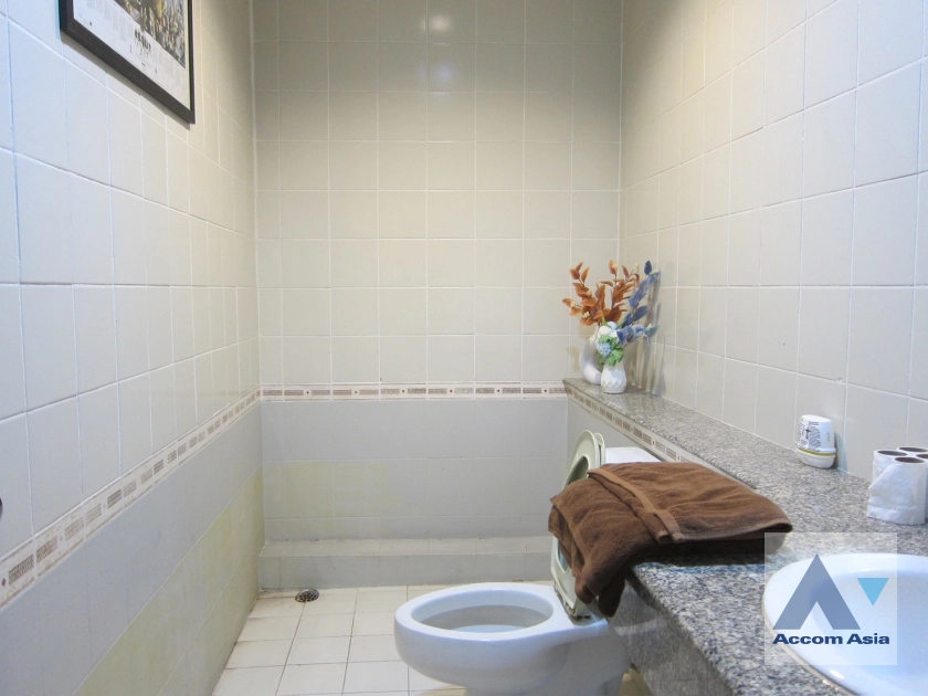 22  6 br Townhouse for rent and sale in Sukhumvit ,Bangkok BTS Ekkamai AA16079