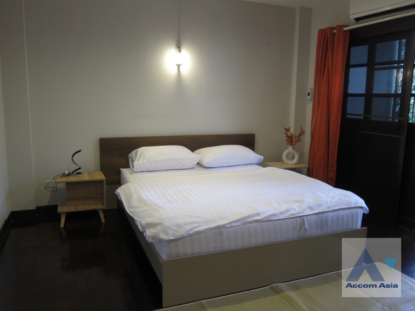 10  6 br Townhouse for rent and sale in Sukhumvit ,Bangkok BTS Ekkamai AA16079