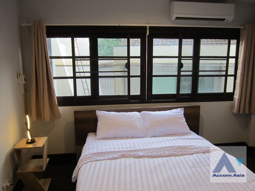 11  6 br Townhouse for rent and sale in Sukhumvit ,Bangkok BTS Ekkamai AA16079