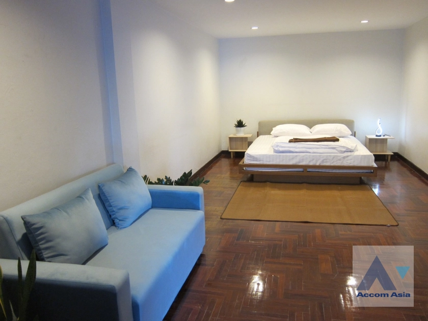 16  6 br Townhouse for rent and sale in Sukhumvit ,Bangkok BTS Ekkamai AA16079