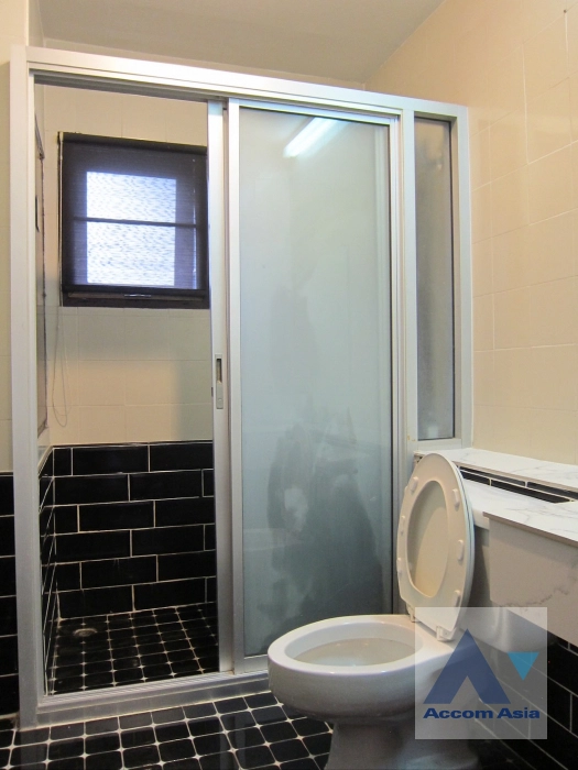 19  6 br Townhouse for rent and sale in Sukhumvit ,Bangkok BTS Ekkamai AA16079