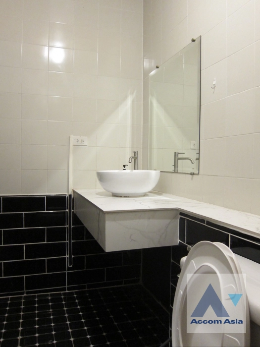 20  6 br Townhouse for rent and sale in Sukhumvit ,Bangkok BTS Ekkamai AA16079