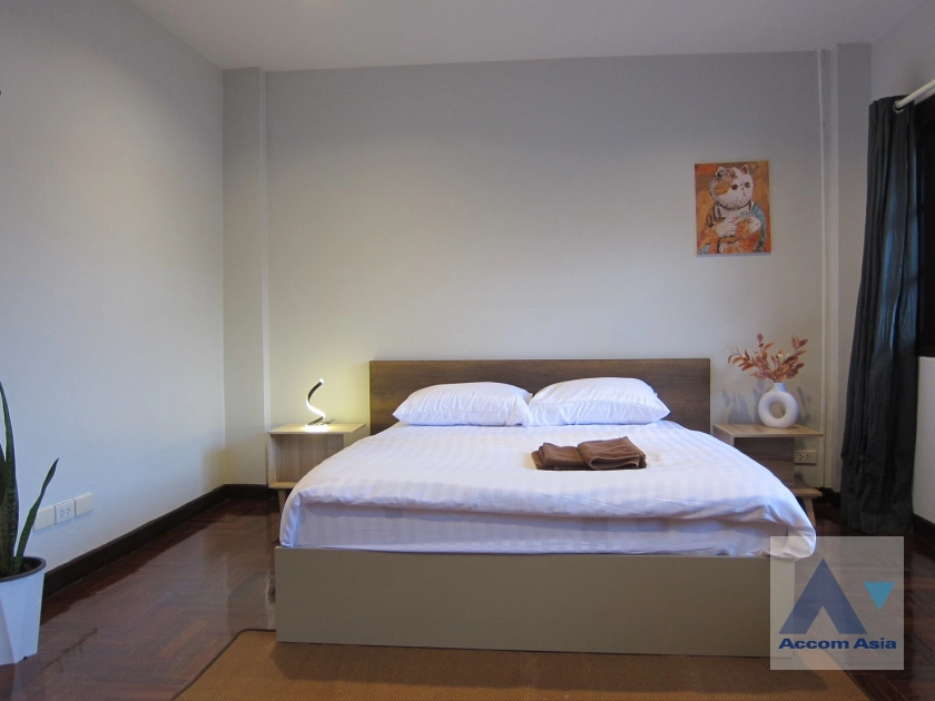 15  6 br Townhouse for rent and sale in Sukhumvit ,Bangkok BTS Ekkamai AA16079