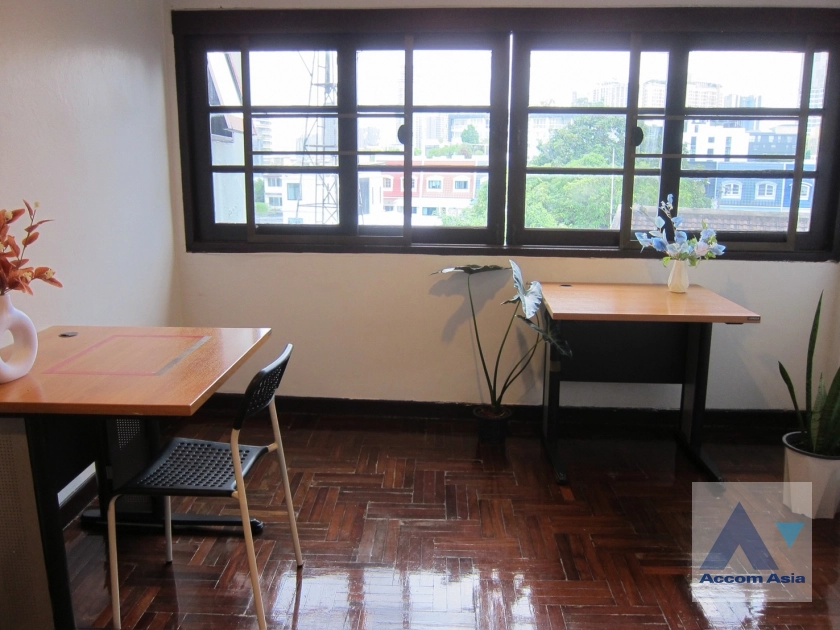 13  6 br Townhouse for rent and sale in Sukhumvit ,Bangkok BTS Ekkamai AA16079