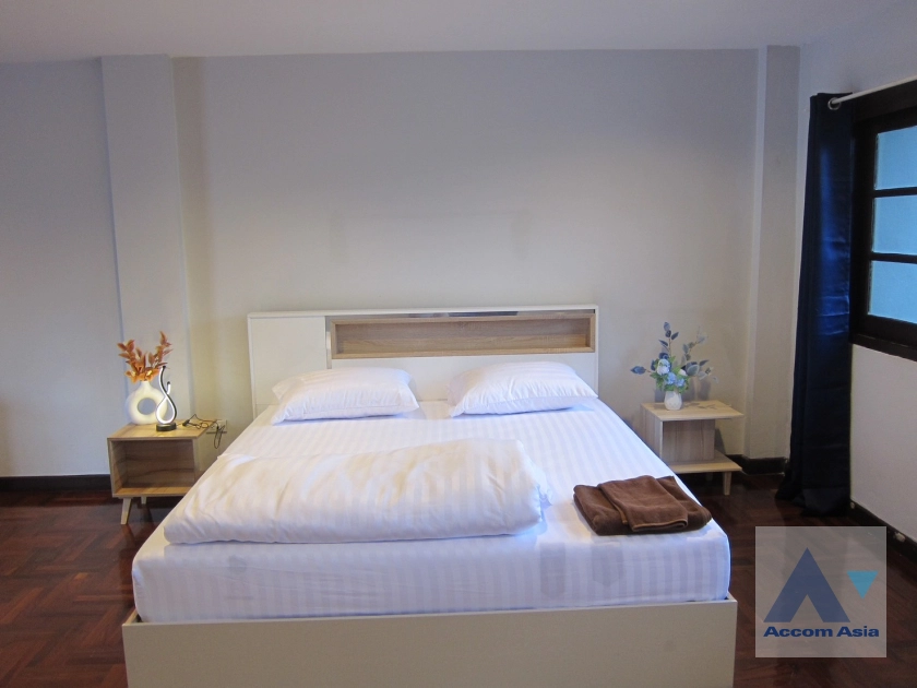 14  6 br Townhouse for rent and sale in Sukhumvit ,Bangkok BTS Ekkamai AA16079