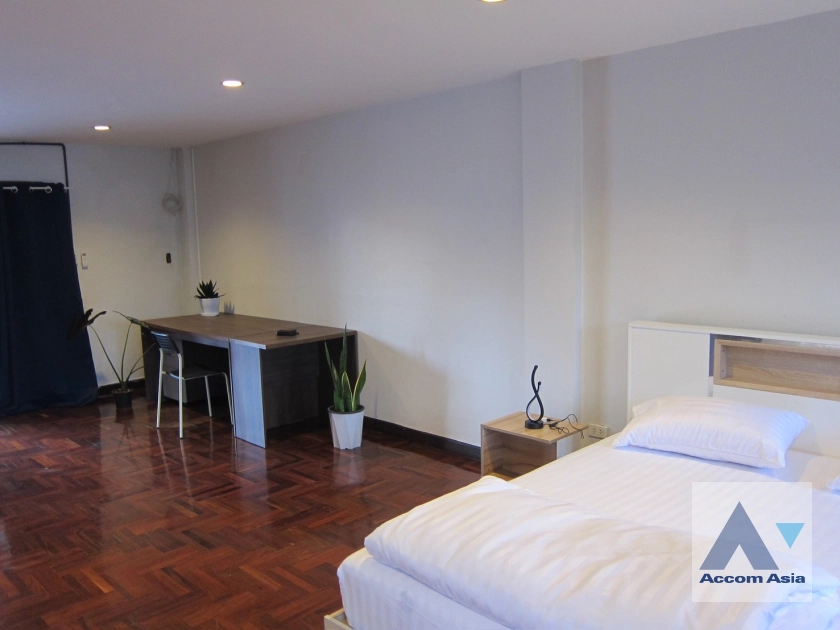12  6 br Townhouse for rent and sale in Sukhumvit ,Bangkok BTS Ekkamai AA16079