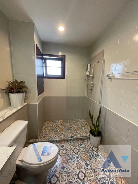 21  6 br Townhouse for rent and sale in Sukhumvit ,Bangkok BTS Ekkamai AA16079