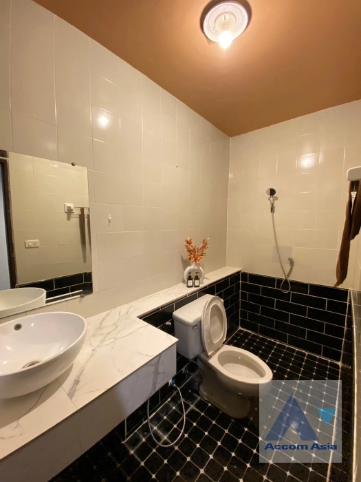 14  6 br Townhouse For Rent in Sukhumvit ,Bangkok BTS Ekkamai AA16079