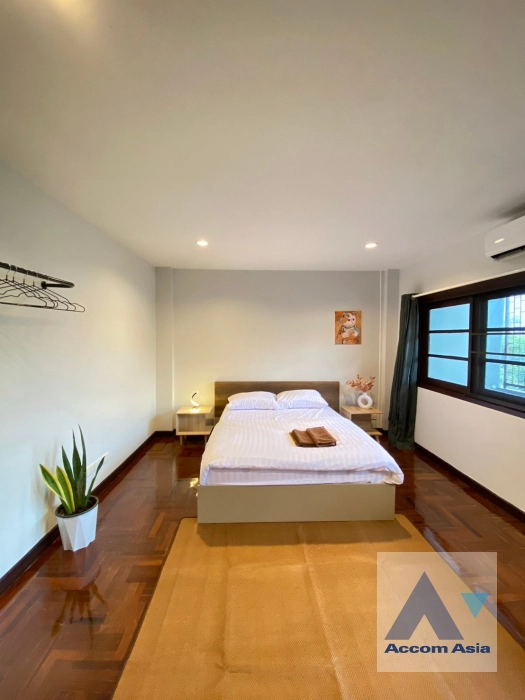 8  6 br Townhouse For Rent in Sukhumvit ,Bangkok BTS Ekkamai AA16079