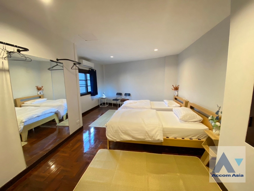 11  6 br Townhouse For Rent in Sukhumvit ,Bangkok BTS Ekkamai AA16079