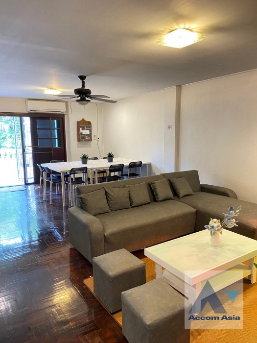unitFully Furnished, Home Office, Pet friendly | Spacious 4-storey townhouse in Sukhumvit (AA16079)