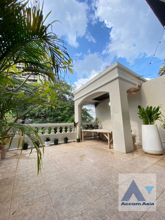 18  6 br Townhouse For Rent in Sukhumvit ,Bangkok BTS Ekkamai AA16079