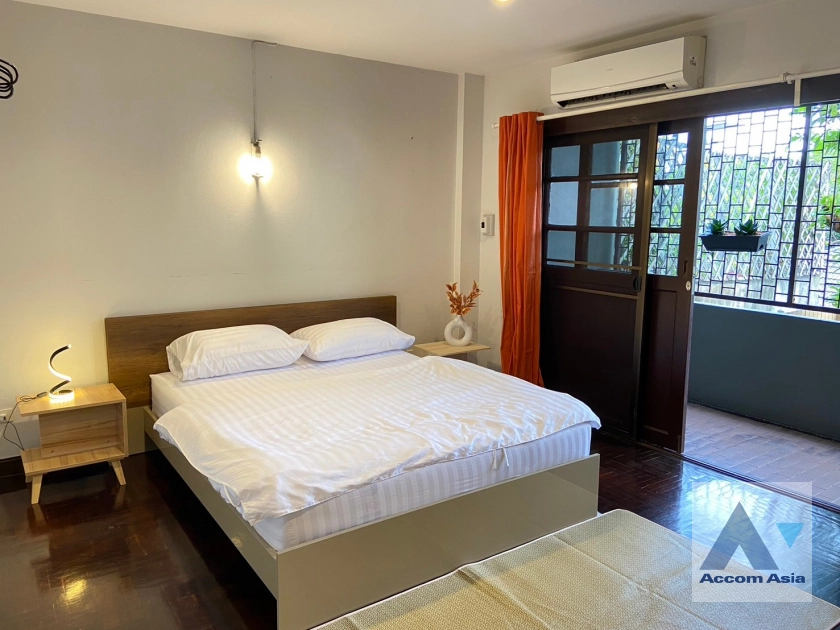 9  6 br Townhouse For Rent in Sukhumvit ,Bangkok BTS Ekkamai AA16079