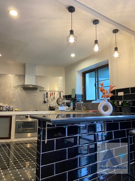 6  6 br Townhouse For Rent in Sukhumvit ,Bangkok BTS Ekkamai AA16079