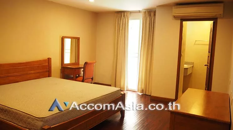  2 Bedrooms  Apartment For Rent in Ploenchit, Bangkok  near BTS Ploenchit (AA16082)