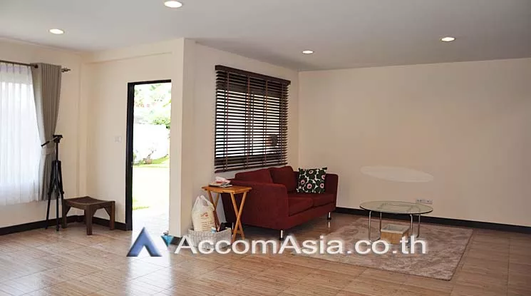 Home Office |  2 Bedrooms  House For Rent in Phaholyothin, Bangkok  near BTS Ari (AA16084)
