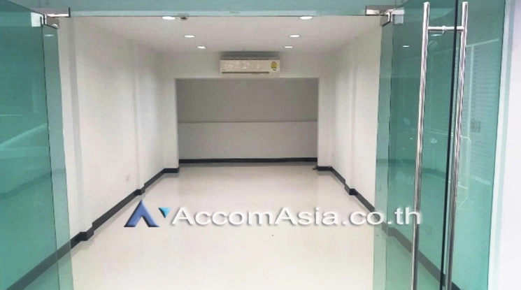  2  Office Space For Rent in Sathorn ,Bangkok MRT Lumphini at Office Space For Rent AA16106