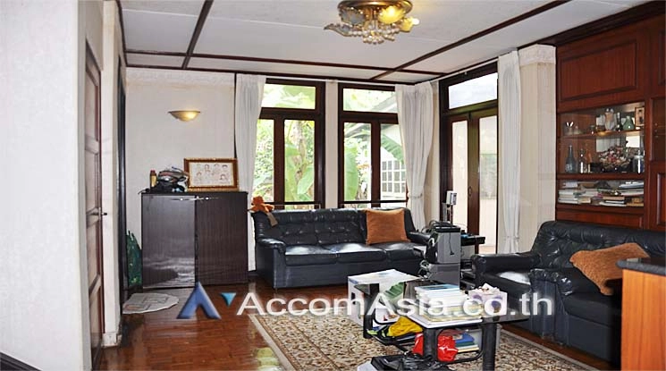 Home Office |  5 Bedrooms  House For Rent in Sukhumvit, Bangkok  near BTS Thong Lo (AA16151)