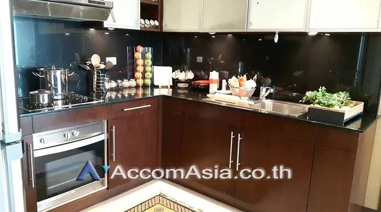  3 Bedrooms  Apartment For Rent in Ploenchit, Bangkok  near BTS Ploenchit (AA16154)