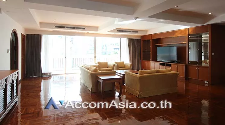  3 Bedrooms  Apartment For Rent in Sukhumvit, Bangkok  near BTS Nana (AA16182)