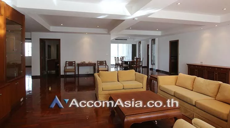  3 Bedrooms  Apartment For Rent in Sukhumvit, Bangkok  near BTS Nana (AA16182)