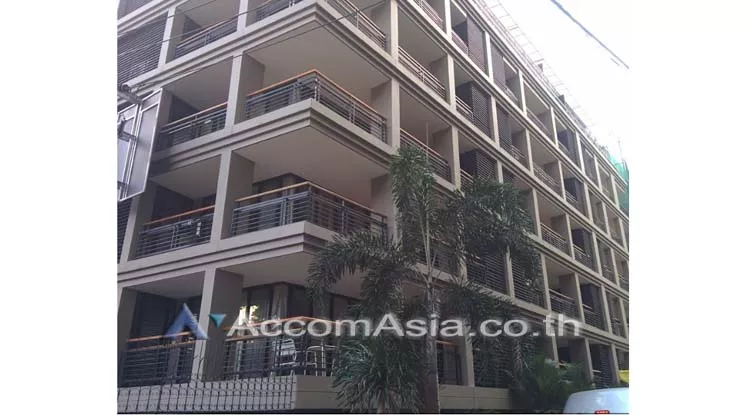  3 Bedrooms  Apartment For Rent in Sukhumvit, Bangkok  near BTS Asok - MRT Sukhumvit (AA16195)