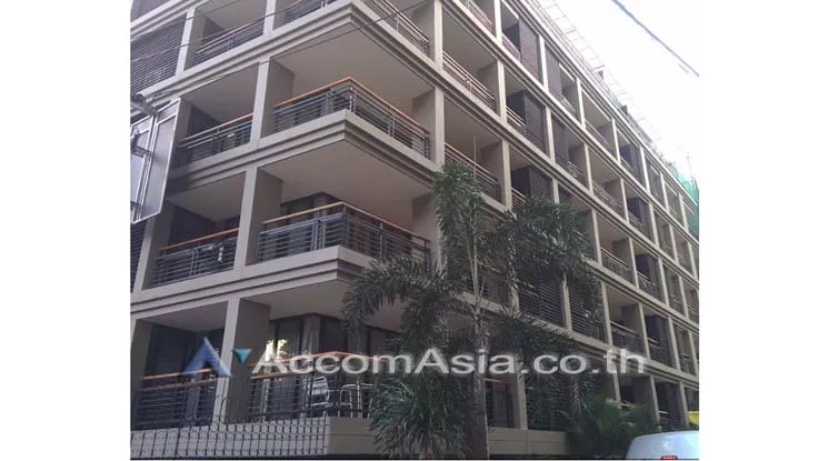 unit 3 Bedrooms  Apartment For Rent in Sukhumvit, Bangkok  near BTS Asok - MRT Sukhumvit (AA16195)