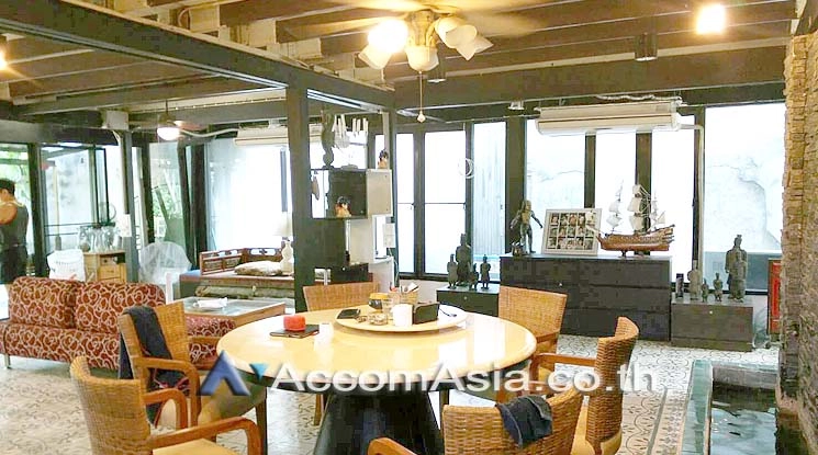 4  2 br House for rent and sale in Sukhumvit ,Bangkok BTS Thong Lo AA16201