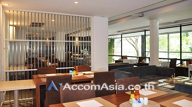 unit Retail / showroom For Rent in Ploenchit, Bangkok  near BTS Chitlom (AA16263)