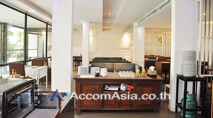 unit Retail / showroom For Rent in Ploenchit, Bangkok  near BTS Chitlom (AA16263)