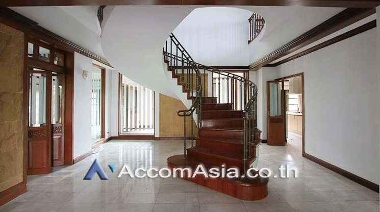 unit 4 Bedrooms  House For Rent in Samutprakan, Samutprakan  (AA16272)