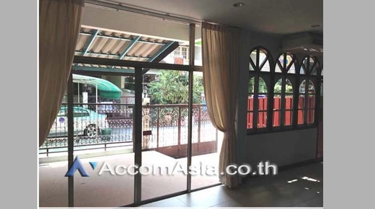 unit 4 Bedrooms  Townhouse For Rent in Sukhumvit, Bangkok  near BTS Asok (AA16379)