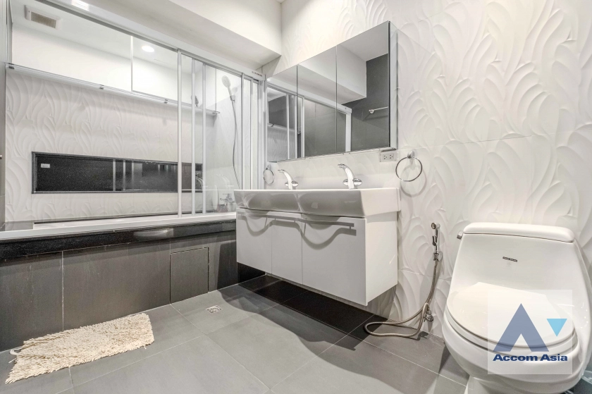 9  3 br Condominium for rent and sale in Sukhumvit ,Bangkok BTS Nana at Tower Park AA16488