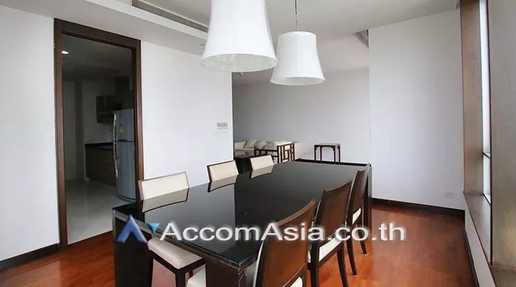  3 Bedrooms  Apartment For Rent in Sukhumvit, Bangkok  near BTS Thong Lo (AA16506)