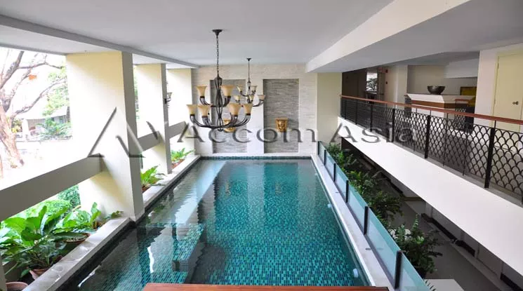  2 Bedrooms  Condominium For Sale in Phaholyothin, Bangkok  near BTS Ari (AA16533)