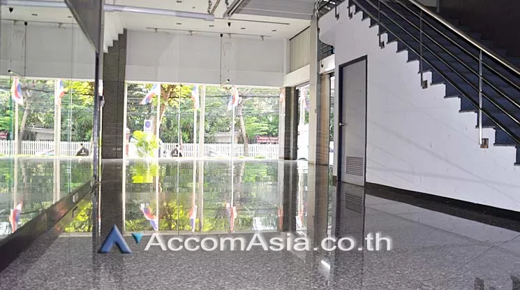  1  Retail / Showroom For Rent in Silom ,Bangkok BTS Chong Nonsi at Voravit Building AA16567