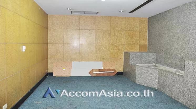 8  Retail / Showroom For Rent in Silom ,Bangkok BTS Chong Nonsi at Voravit Building AA16567