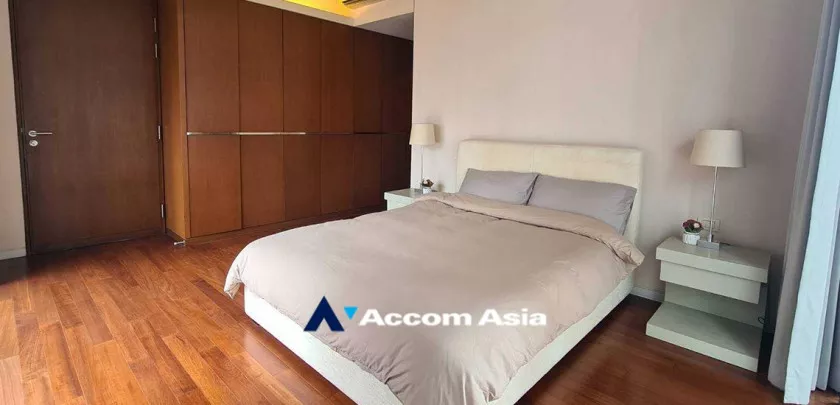  2 Bedrooms  Condominium For Rent in Ploenchit, Bangkok  near BTS Ratchadamri (AA16582)
