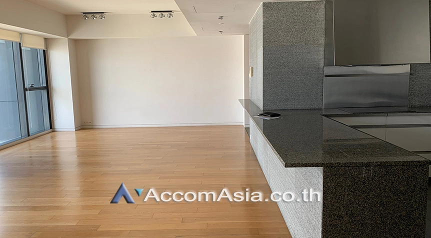 unitmodern condo in Sathorn with skyline view and open kitchen (AA16584)