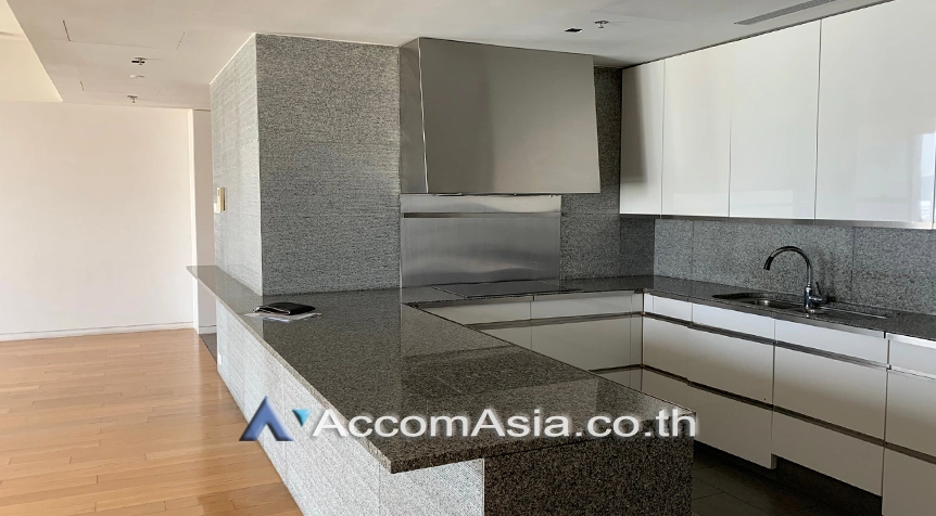 unitmodern condo in Sathorn with skyline view and open kitchen (AA16584)