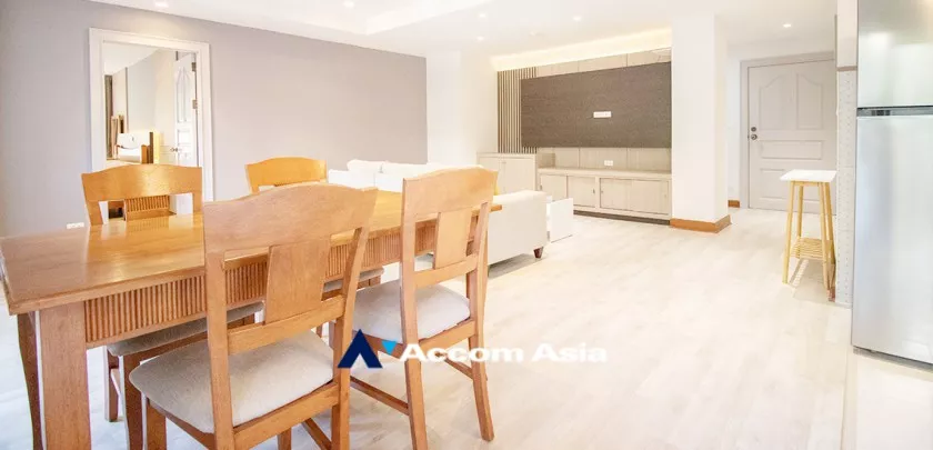 Pet friendly |  2 Bedrooms  Apartment For Rent in Ploenchit, Bangkok  near BTS Ploenchit (AA16588)