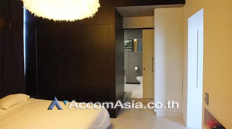 unit 1 Bedroom  Condominium For Rent in Charoen Nakhon, Bangkok  near BTS Krung Thon Buri (AA16680)