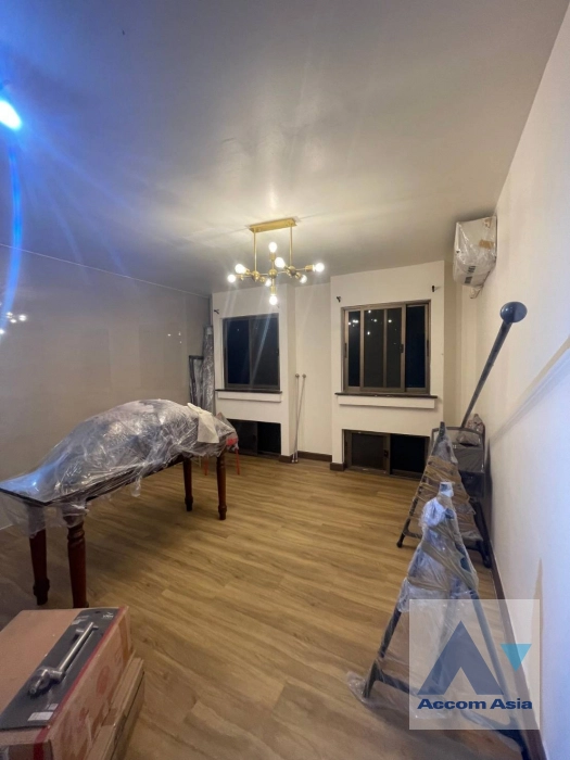 12  3 br Townhouse for rent and sale in Sukhumvit ,Bangkok BTS Thong Lo AA16702