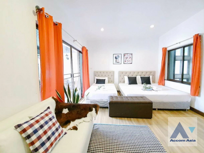 5  3 br Townhouse for rent and sale in Sukhumvit ,Bangkok BTS Thong Lo AA16702