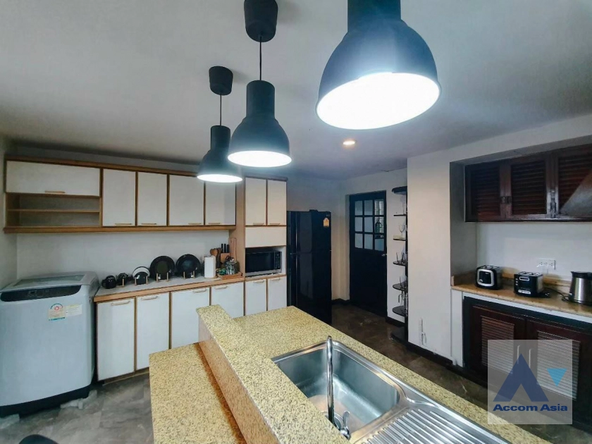 10  3 br Townhouse for rent and sale in Sukhumvit ,Bangkok BTS Thong Lo AA16702