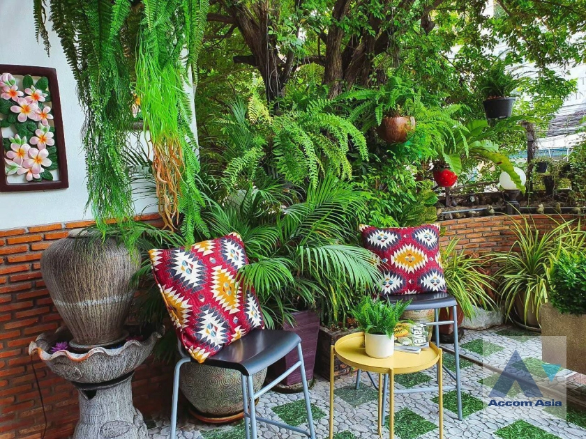  1  3 br Townhouse for rent and sale in Sukhumvit ,Bangkok BTS Thong Lo AA16702